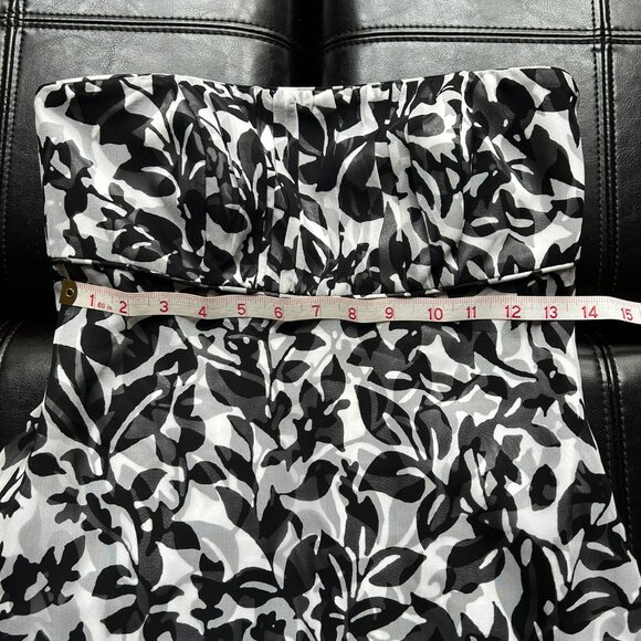 White House Black Market Silk Chiffon cocktail dress. Size 0 Black/white floral - Picture 5 of 5